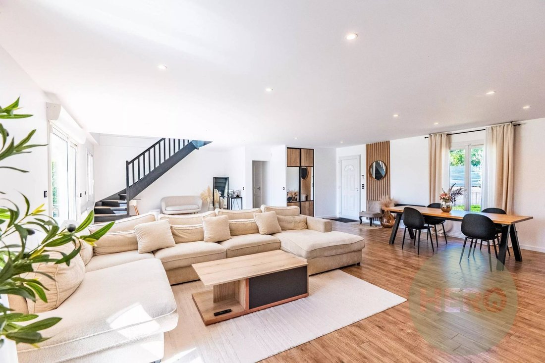 Maison à Montfort-l'Amaury, Île-de-France, France 2 - 18008978