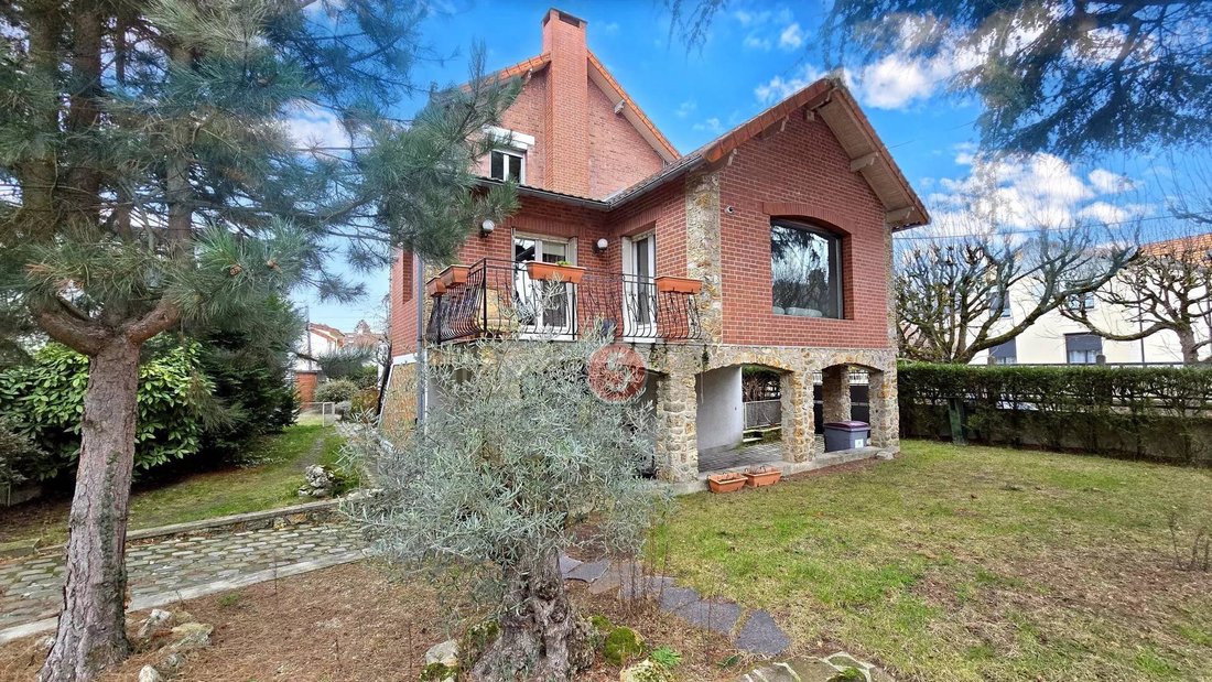 Maison à Thiers, Le Raincy, France 1 - 17000123
