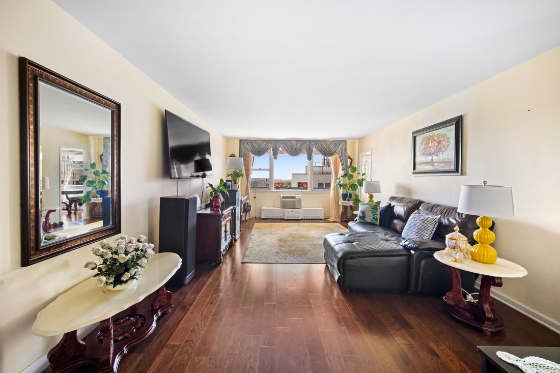 Co Op in New York, New York, United States 1 - 18744879