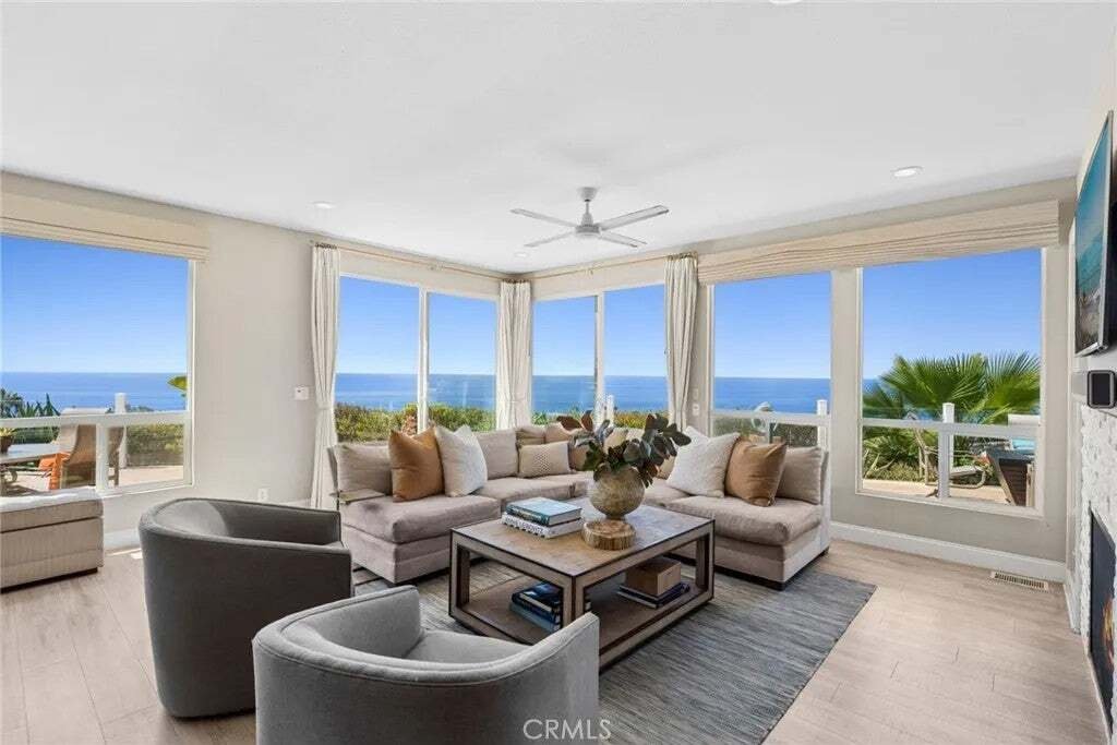 Laguna Beach, California, United States 1 - 18746932