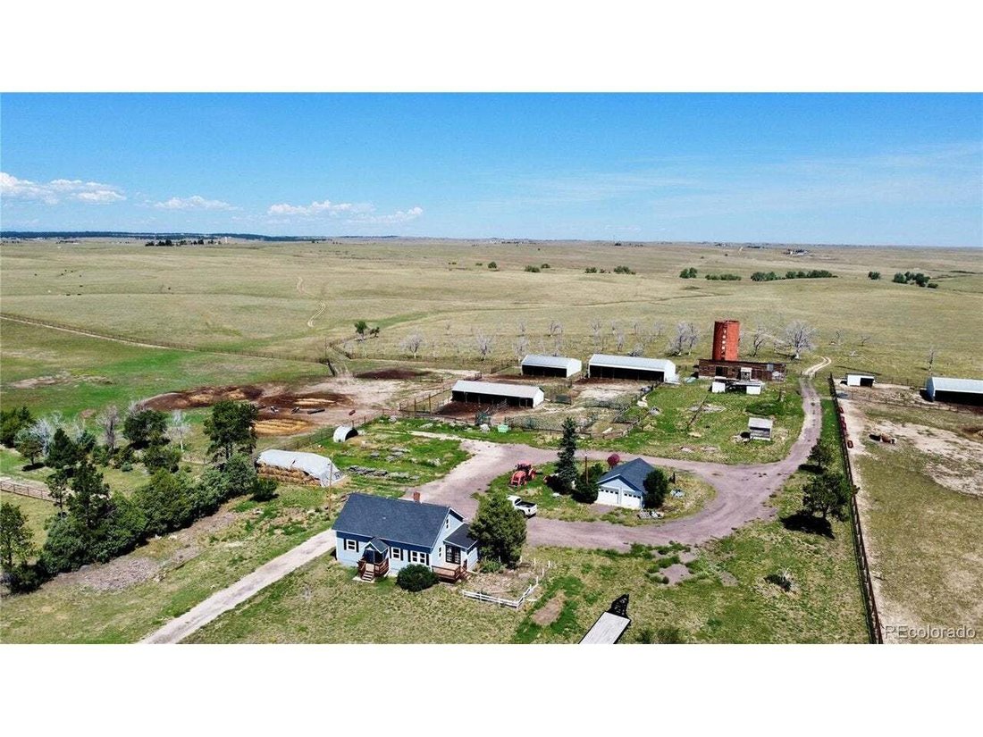 Corps de ferme à Kiowa, Colorado, États-Unis 1 - 18746857