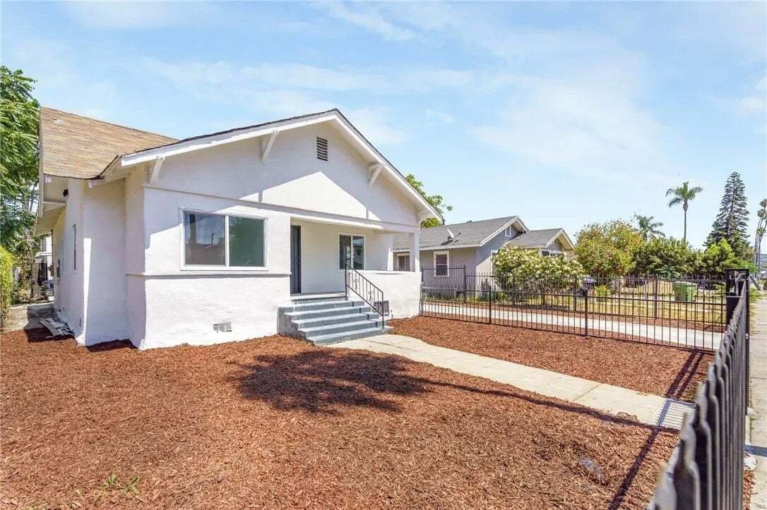 Los Angeles, California, United States 4 - 18746967