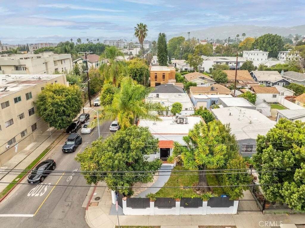 Townhouse in Los Angeles, California, United States 3 - 18746921