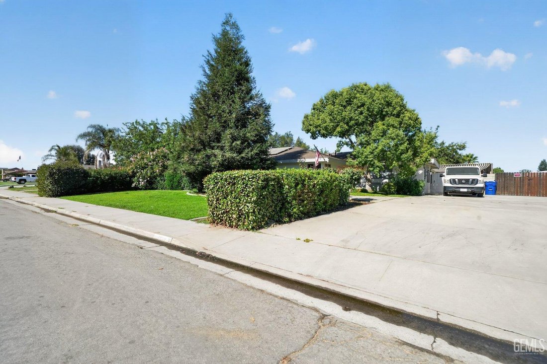 House in Bakersfield, California, United States 1 - 18747160