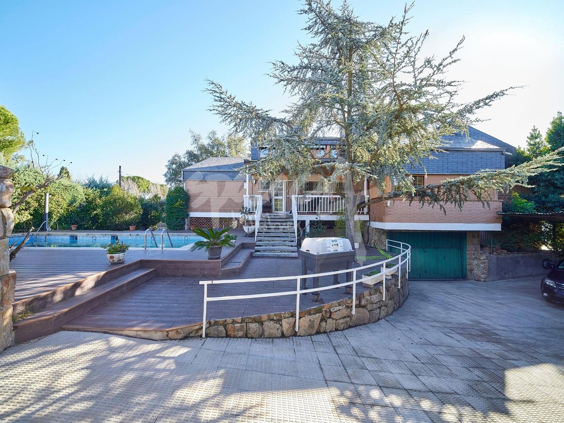 Chalet in Las Rozas de Madrid, Comunidad de Madrid, Spain 4 - 18357112