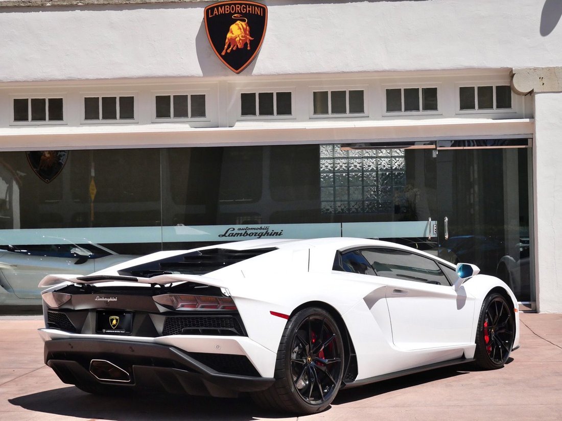 Coupe in Beverly Hills, CA, United States 3 - 18747583
