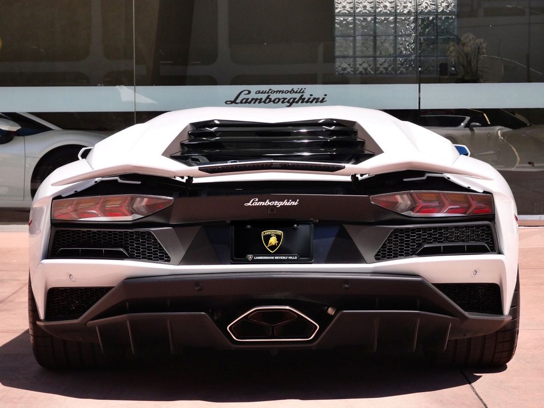 Coupe in Beverly Hills, CA, United States 4 - 18747583