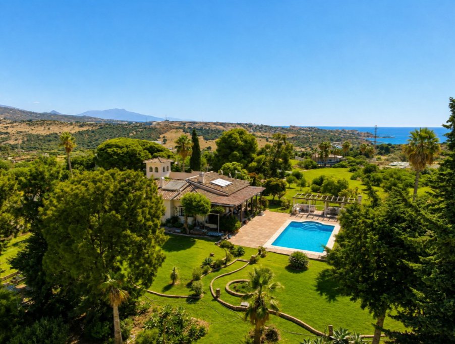Villa in Estepona, Andalusien, Spanien 1 - 18747552