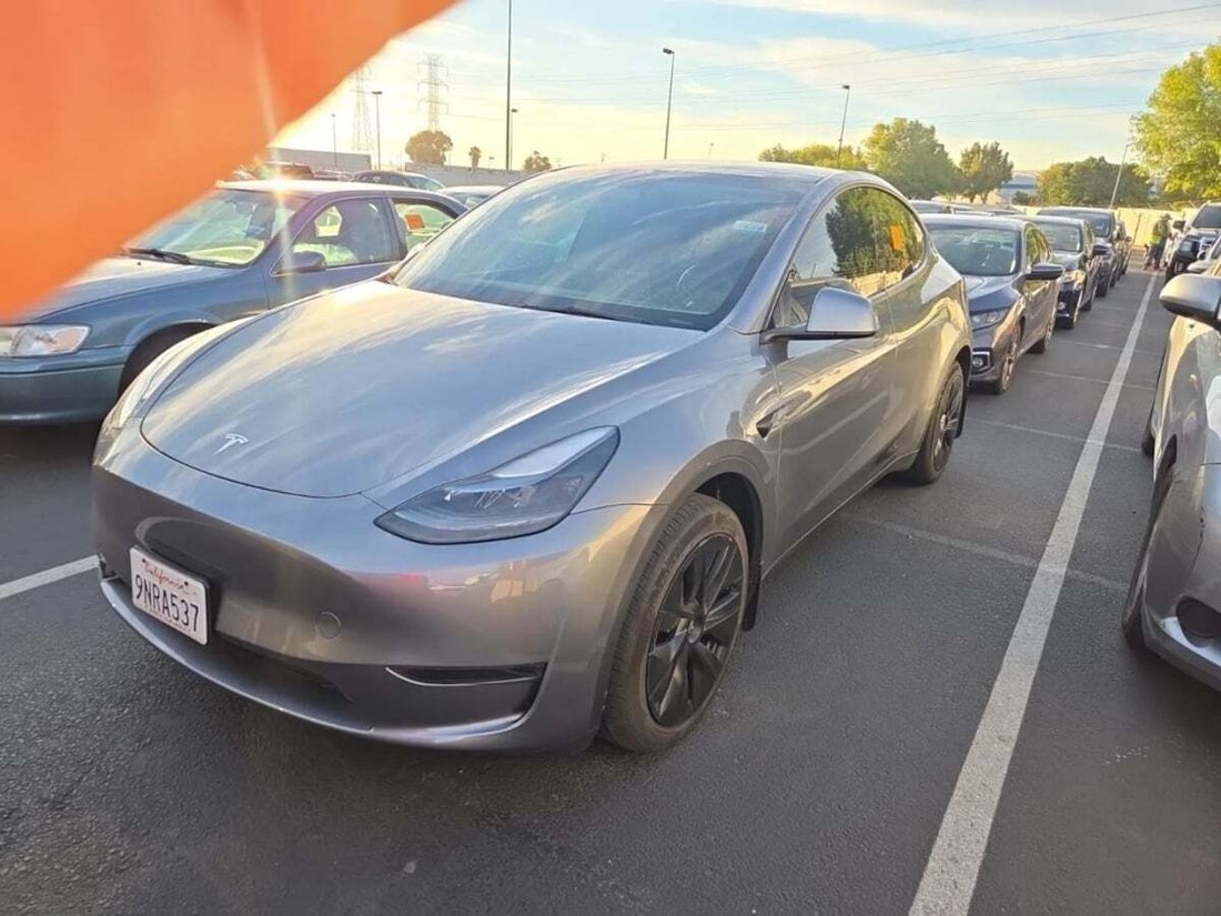 Suv in Newport Beach, CA, United States 2 - 18730541