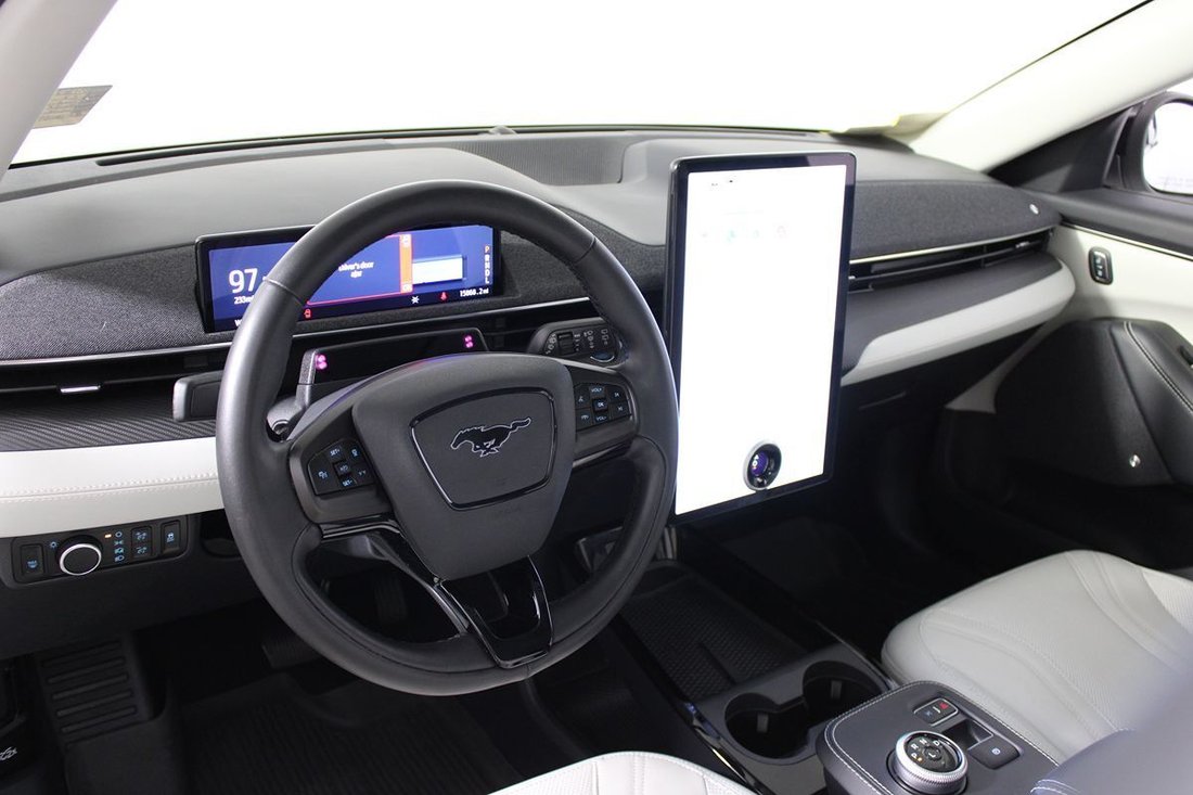 Suv in Montclair, CA, United States 5 - 18747401