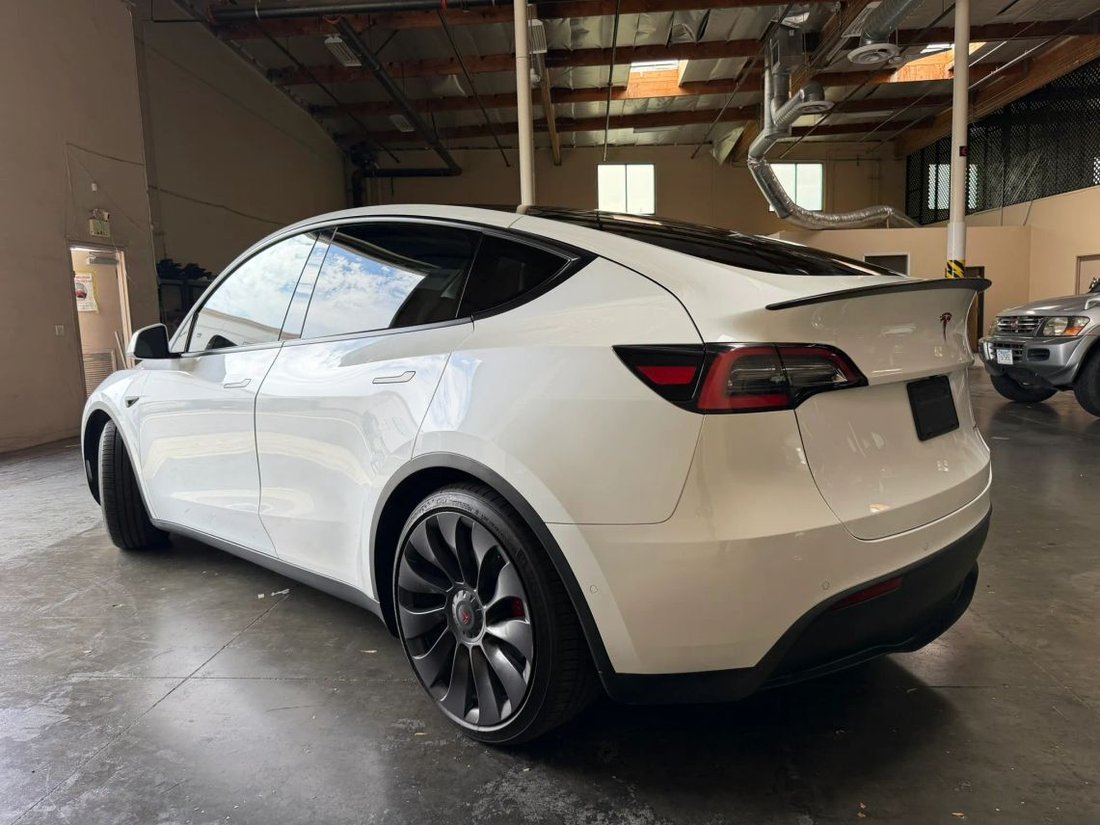 Suv in El Monte, CA, United States 5 - 18747918