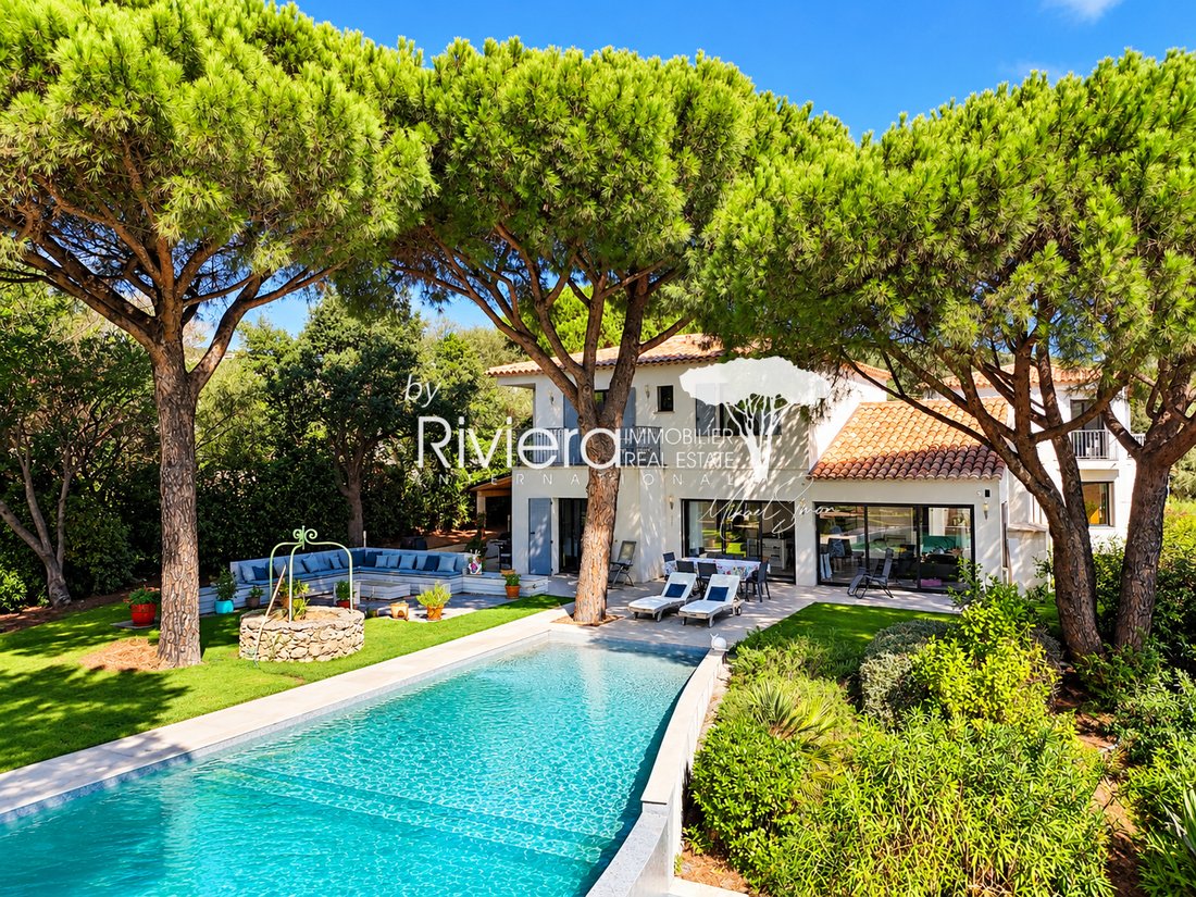 Estate in La Croix-Valmer, Provence-Alpes-Côte d'Azur, France 1 - 18689830