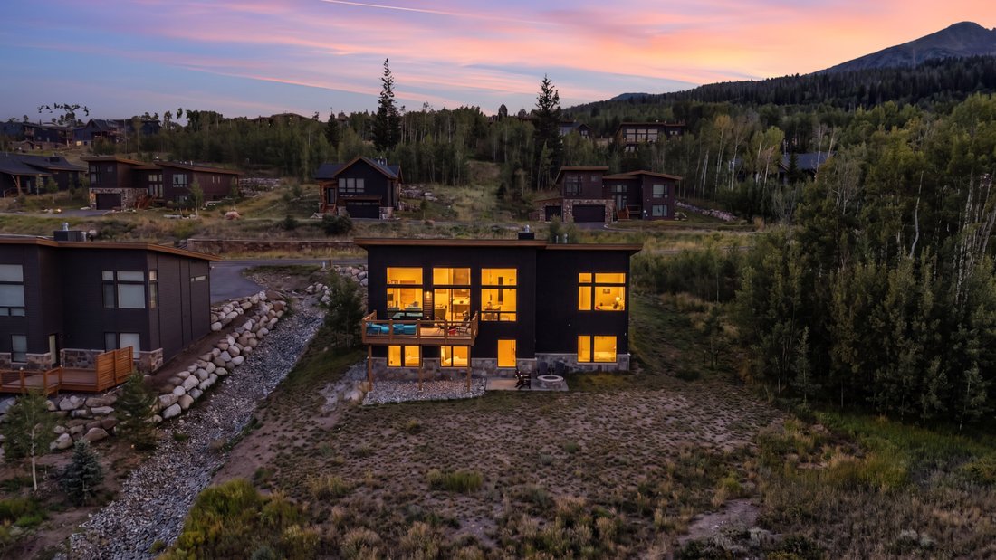 Silverthorne, Colorado, United States 2 - 18747829