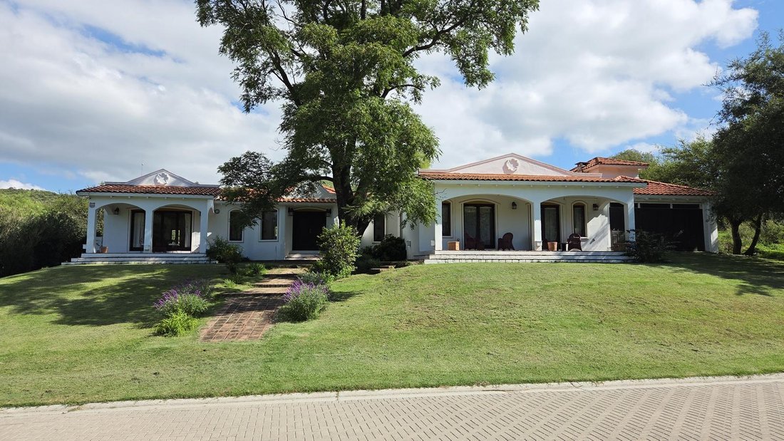 Casa a Alta Gracia, Córdoba, Argentina 1 - 18748233