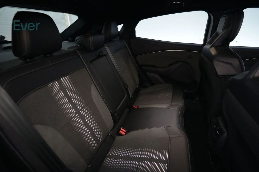Suv in San Francisco, CA, United States 5 - 18753378
