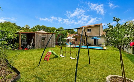 House in Latresne, Nouvelle-Aquitaine, France 1