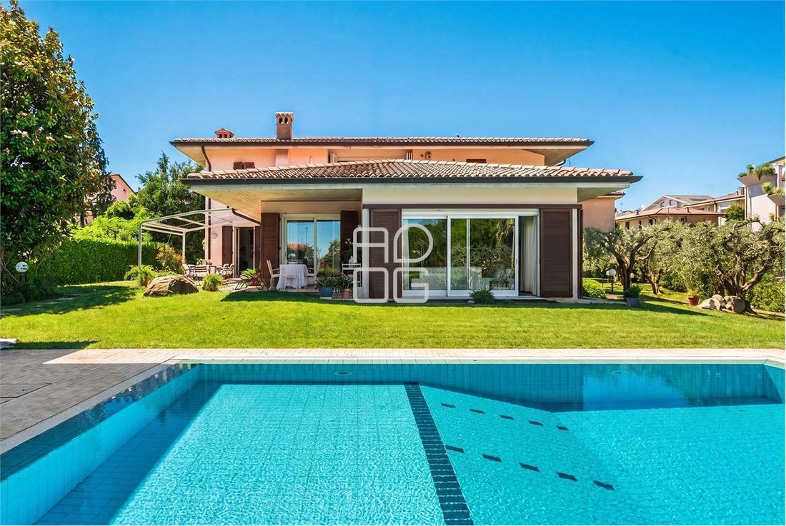 Villa in Desenzano Centro, Desenzano del Garda, Lombardy 3 - 18284286