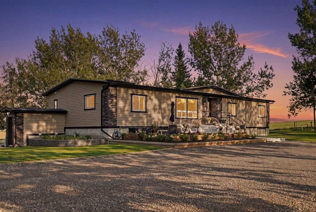 House in Longview, Alberta, Canada 1 - 18757769