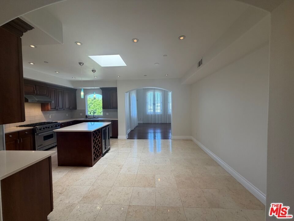 Appartement à Los Angeles, Californie, États-Unis 4 - 18757356