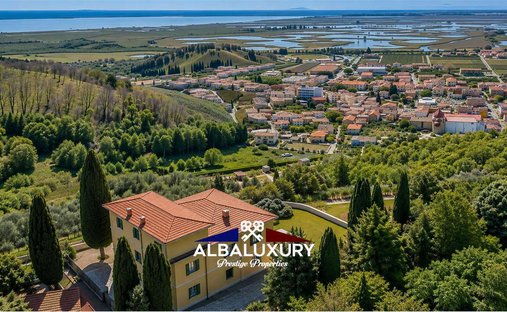 Villa in Massarosa, Tuscany, Italy 1