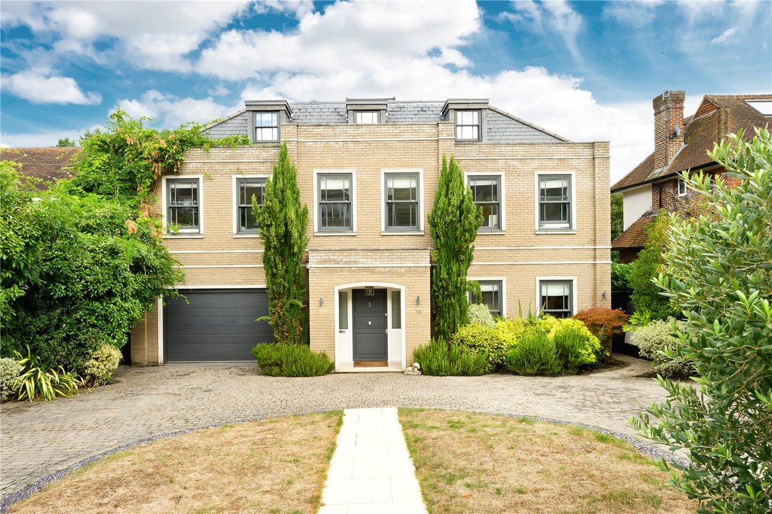 Haus in Esher, Elmbridge, England 1 - 18749241