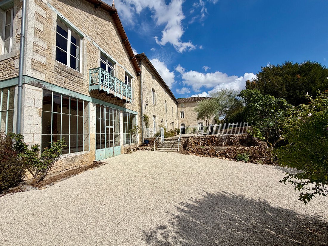 Villa in Lizant, Nouvelle-Aquitaine, France 3 - 18750248