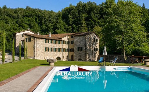 Villa in Fivizzano, Tuscany, Italy 1
