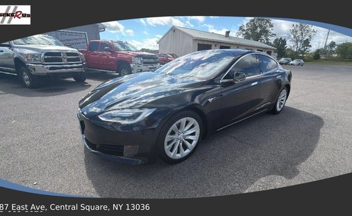 2016 Tesla Model S 75D Sedan 4D in Central square, NY, United States 1