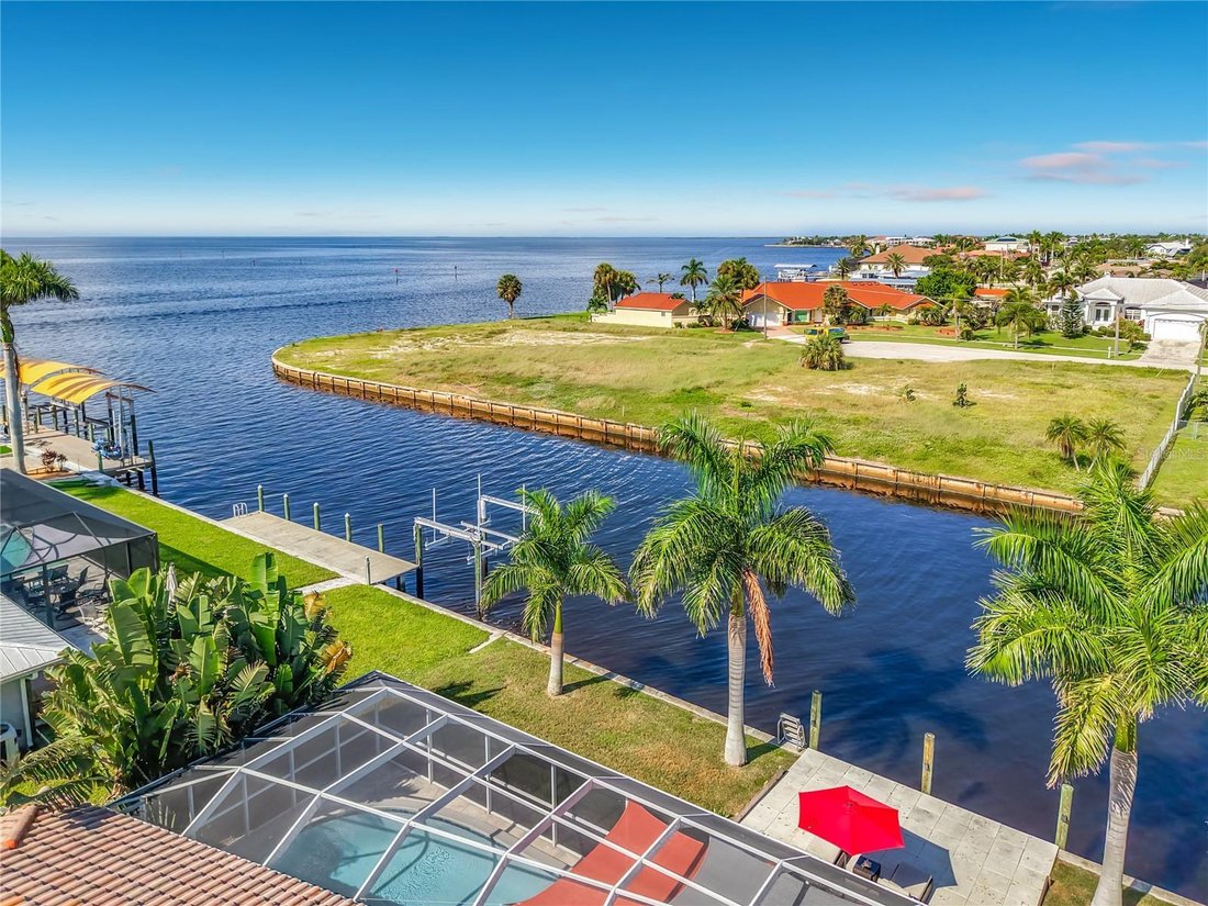 Casa en Port Charlotte, Florida, Estados Unidos 3 - 18708734