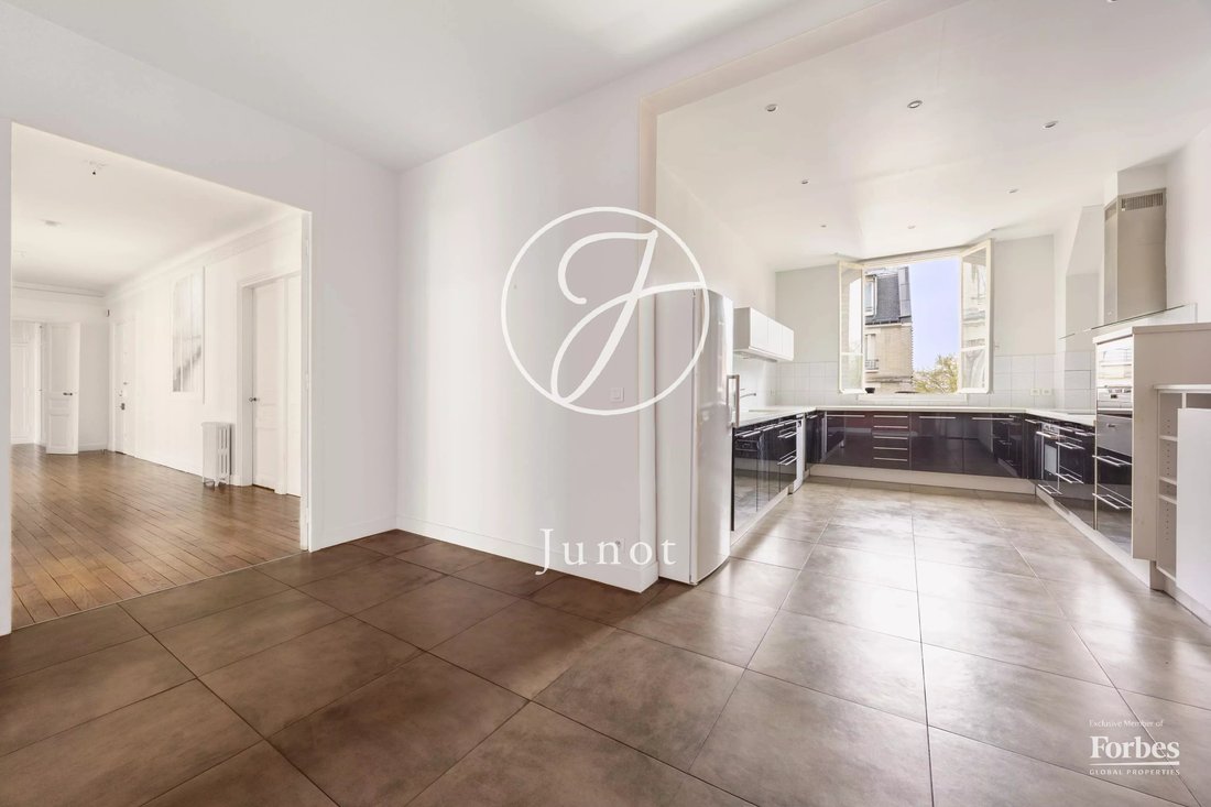 Apartment in Courcelles-Wagram, Paris 17e Arrondissement, Paris 5 - 18749458