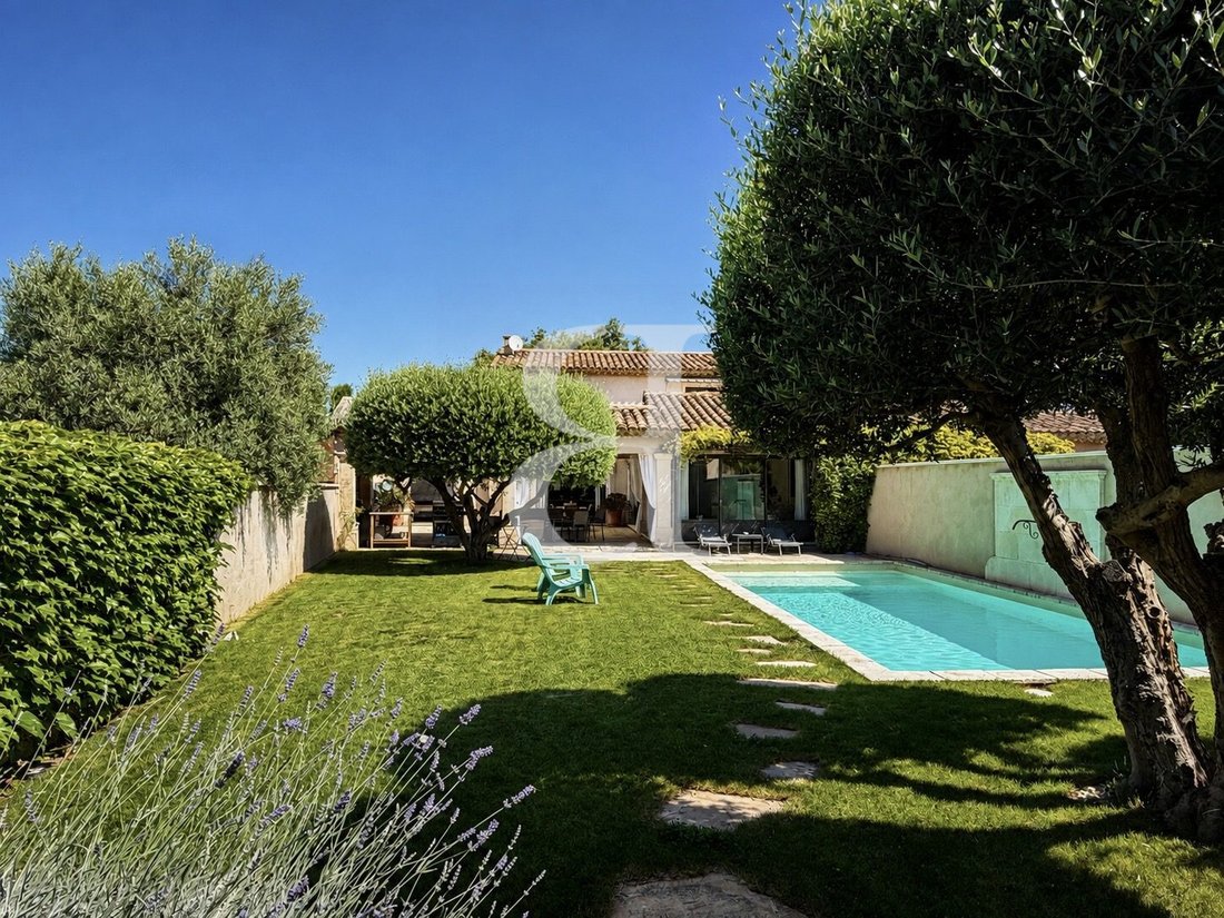 Villa a Maubec, Provenza-Alpi-Costa Azzurra, Francia 1 - 18758028