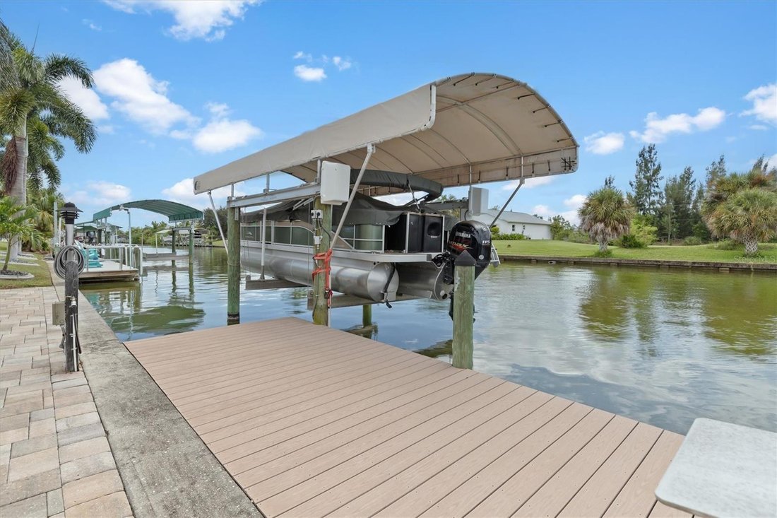 Casa en Port Charlotte, Florida, Estados Unidos 3 - 18751386