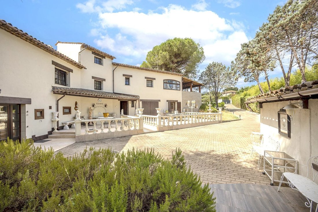 Villa en Valbonne, Provenza-Alpes-Costa Azul, Francia 2 - 18750662