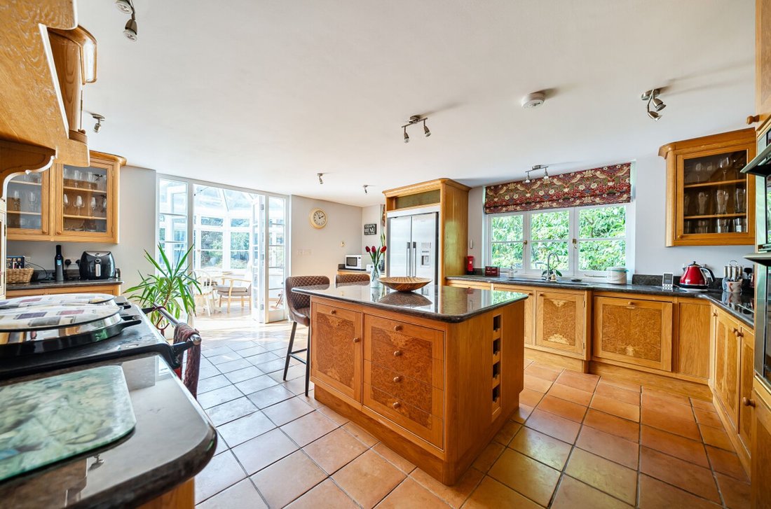 Haus in Lower Beeding, England 2 - 18750948