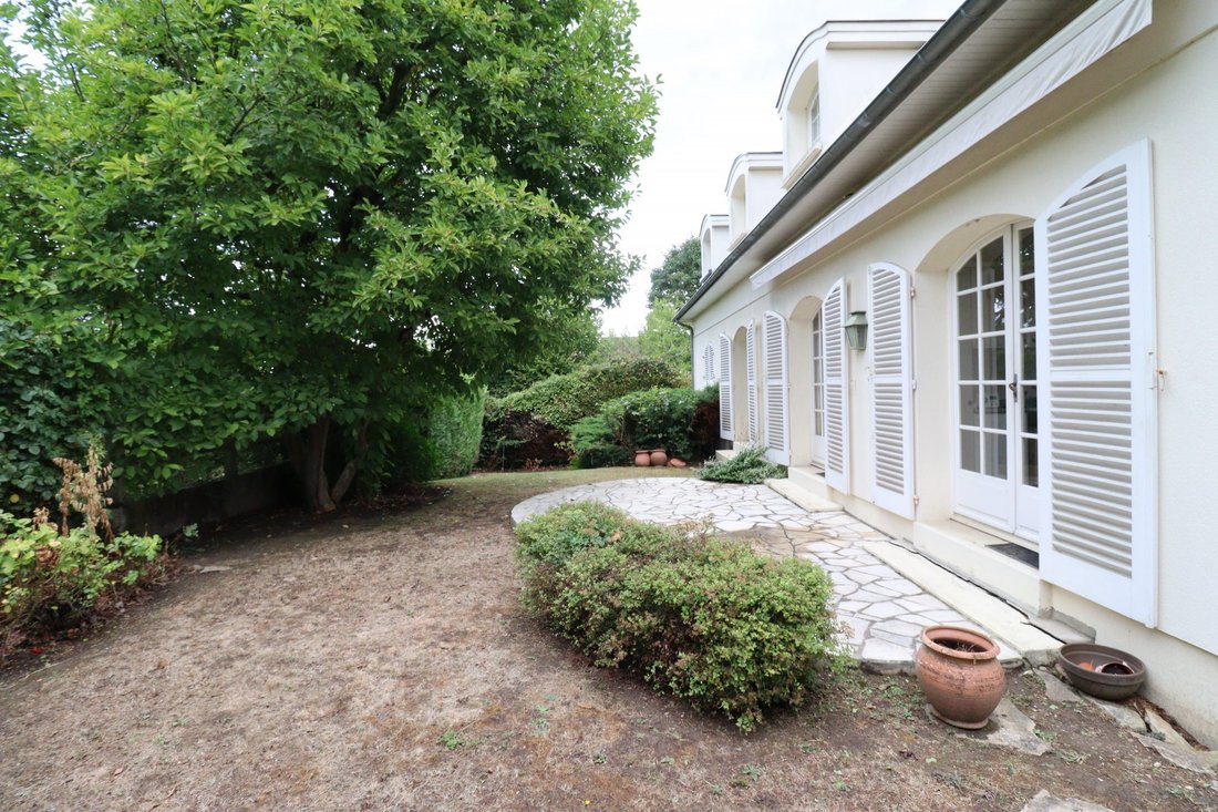 Maison à Le Plateau, Louveciennes, France 1 - 18758049