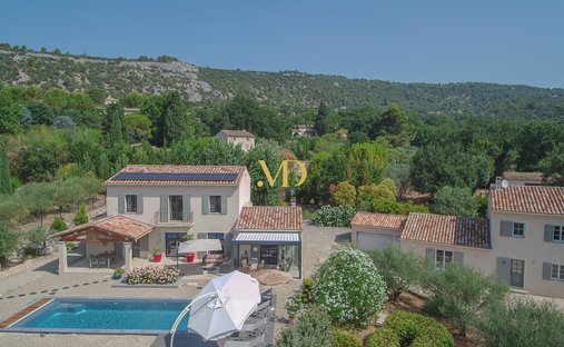 Schloss in Saint-Saturnin-lès-Apt, Provence-Alpes-Côte d'Azur, Frankreich 1