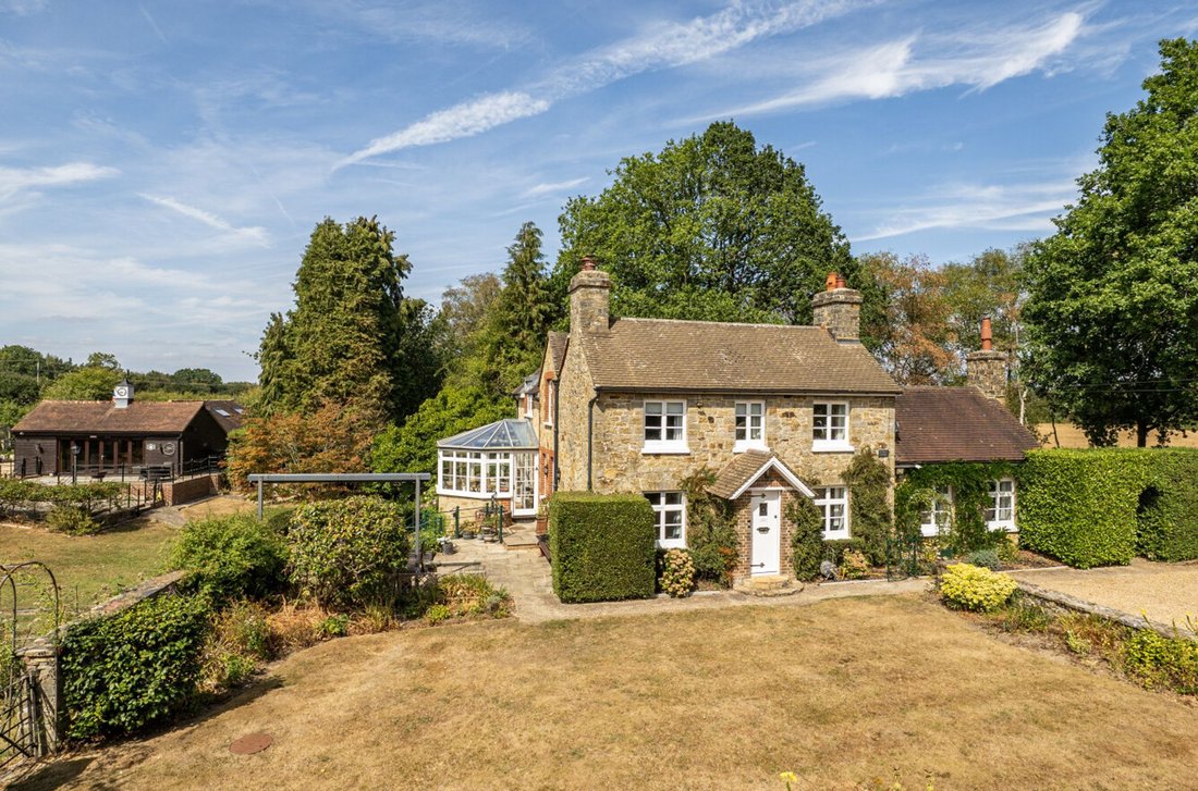 Haus in Lower Beeding, England 1 - 18750948
