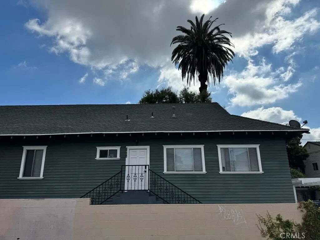 Los Angeles, California, United States 2 - 18751691