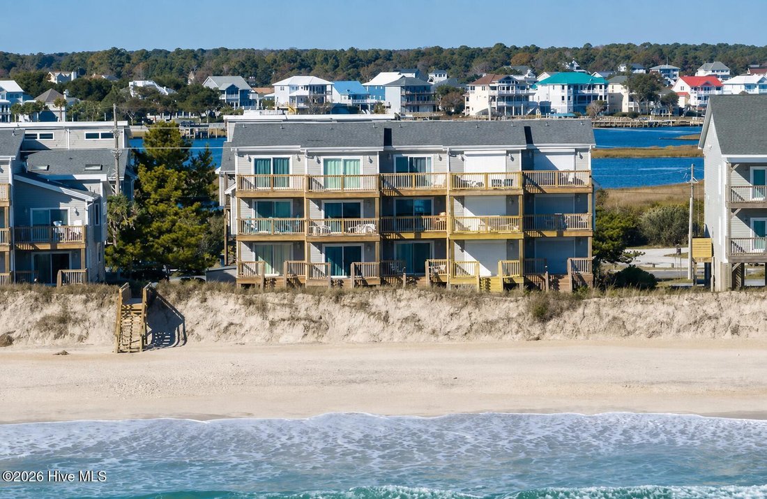Townhouse in North Topsail Beach, North Carolina, United States 2 - 18657453