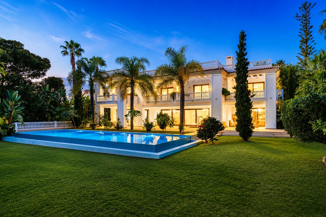 Villa a Estepona, Andalusia, Spagna 1 - 18761368