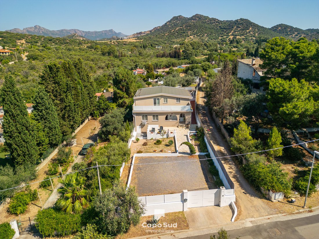 Villa in Sarroch, Sardinien, Italien 1 - 18753223