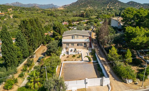 Villa a Sarroch, Sardegna, Italia 1