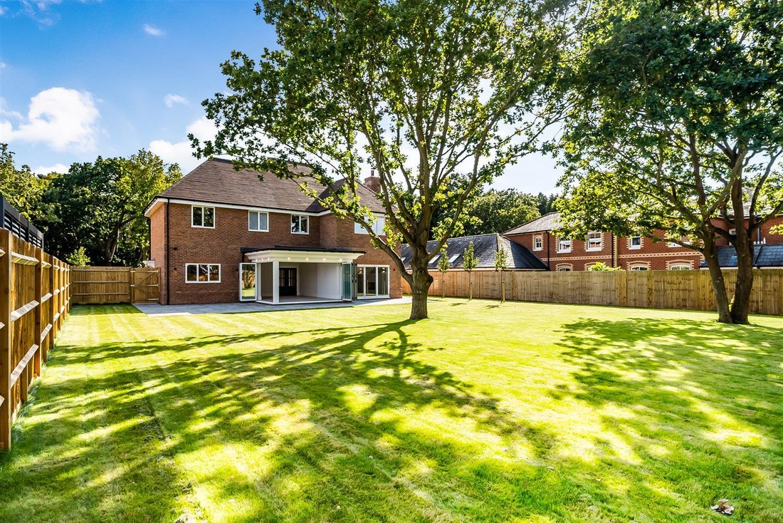 House in Solent Breezes, Fareham, England 3 - 18761347