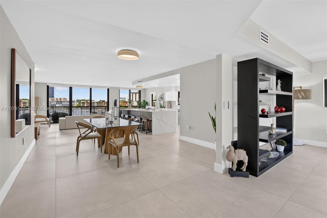 Condo in Hallandale Beach, Florida, United States 1 - 18752450