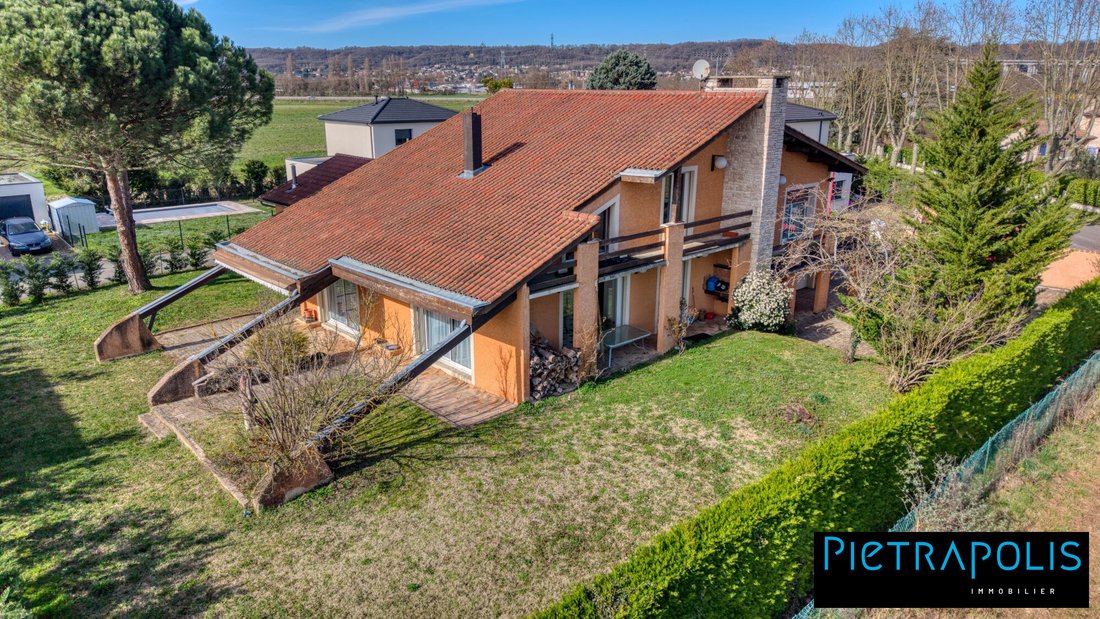 Haus in Thil, Auvergne-Rhone-Alpen, Frankreich 1 - 18758012