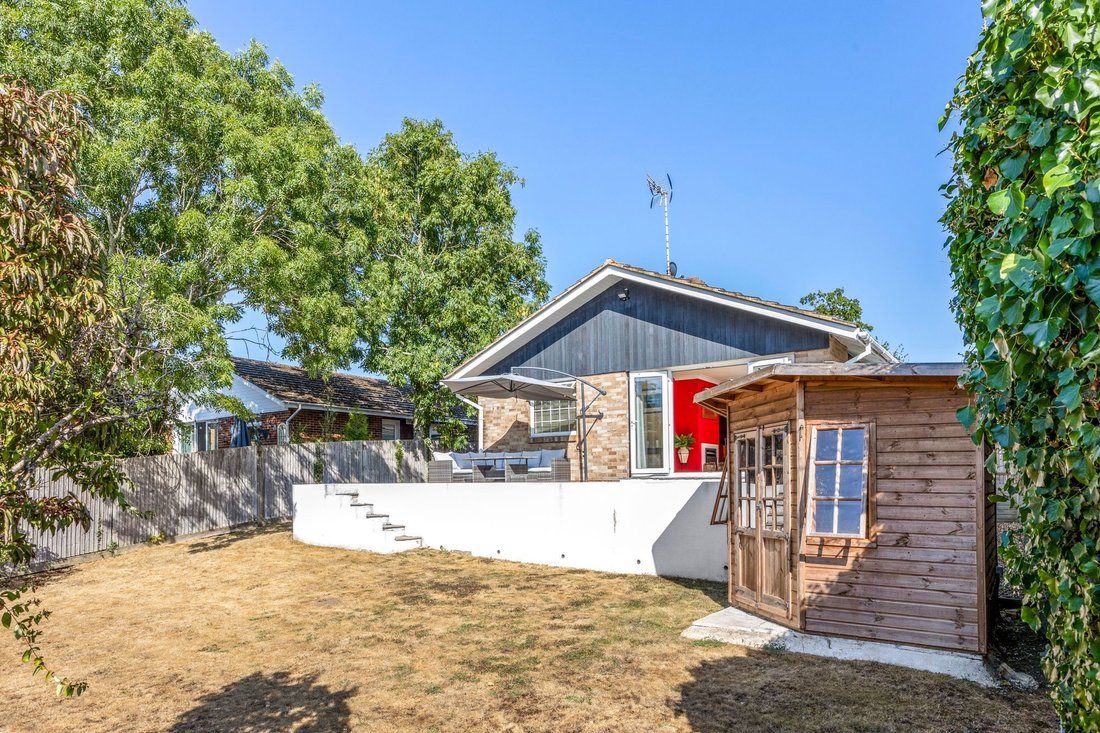 Bungalow in Henfield, England 4 - 18756266