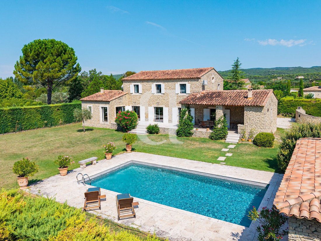 Villa in Gordes, Provence-Alpes-Côte d'Azur, France 1 - 18758024