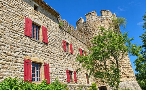 Château à Thiers, Auvergne-Rhône-Alpes, France 1