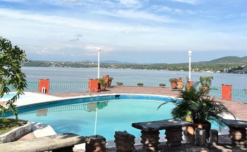 Land in Tequesquitengo, Morelos, Mexico 1