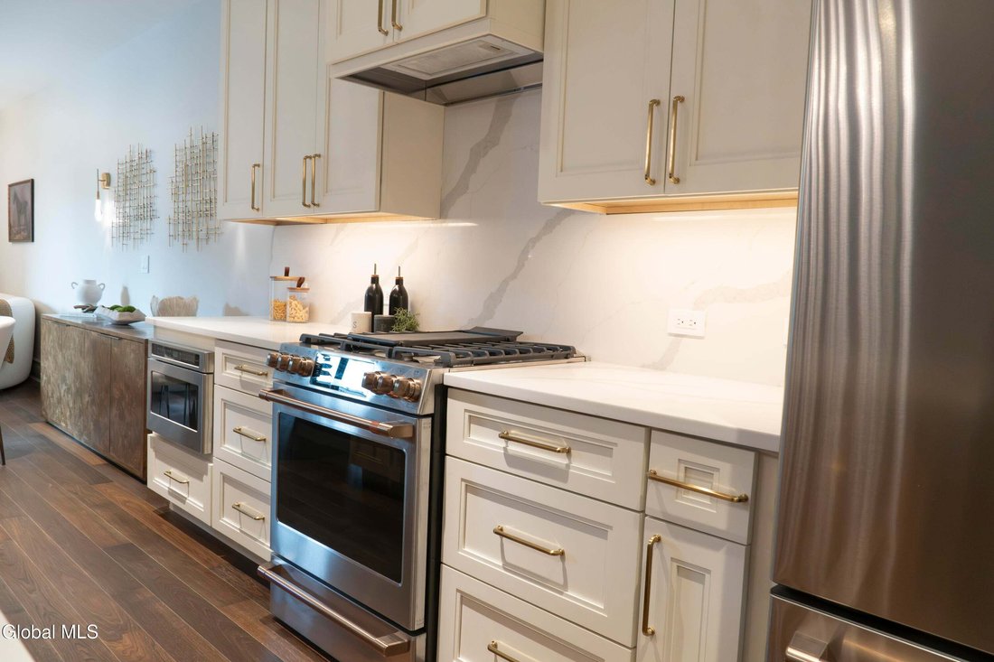Condo in Saratoga Springs, New York, United States 5 - 18749143